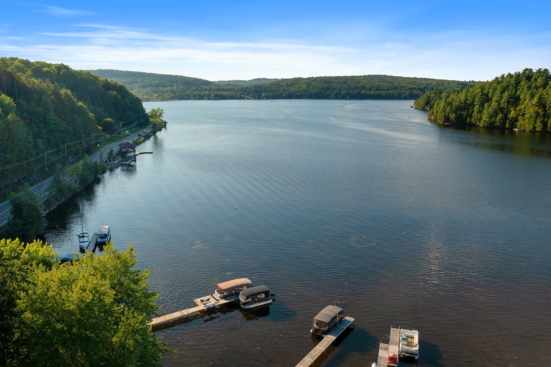 {"FR":"Vue sur l'eau","EN":"Water view"}