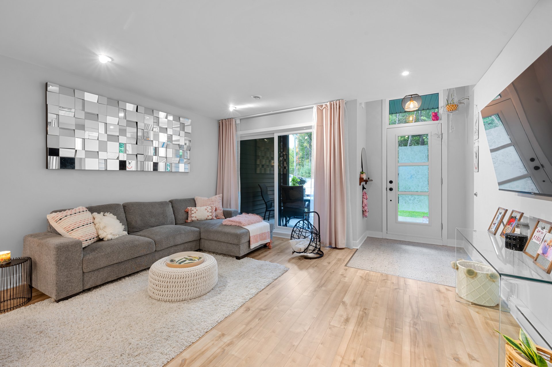 {"FR":"Salle de lavage","EN":"Laundry room"}