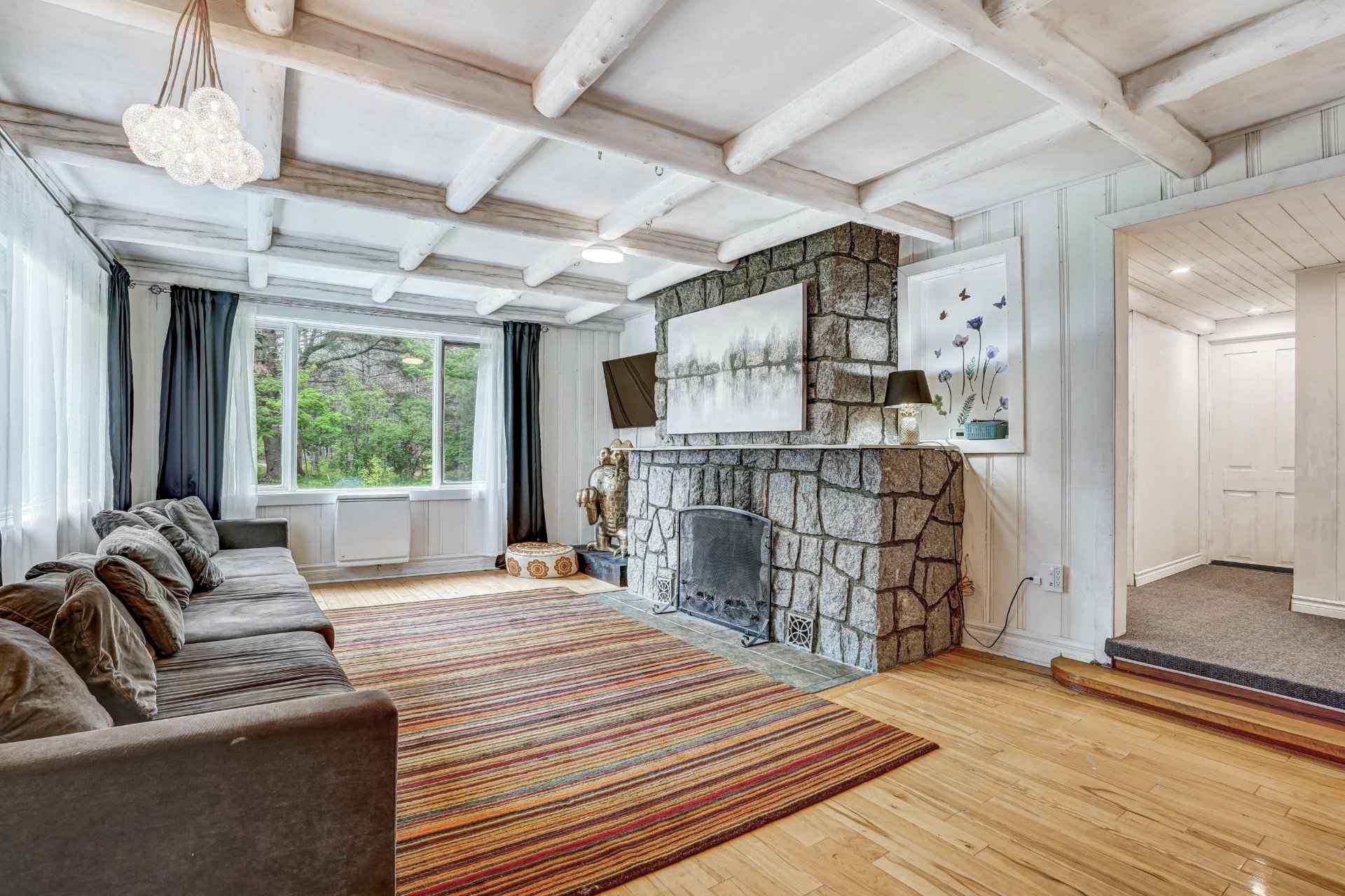 {"FR":"Salle familiale","EN":"Family room"}