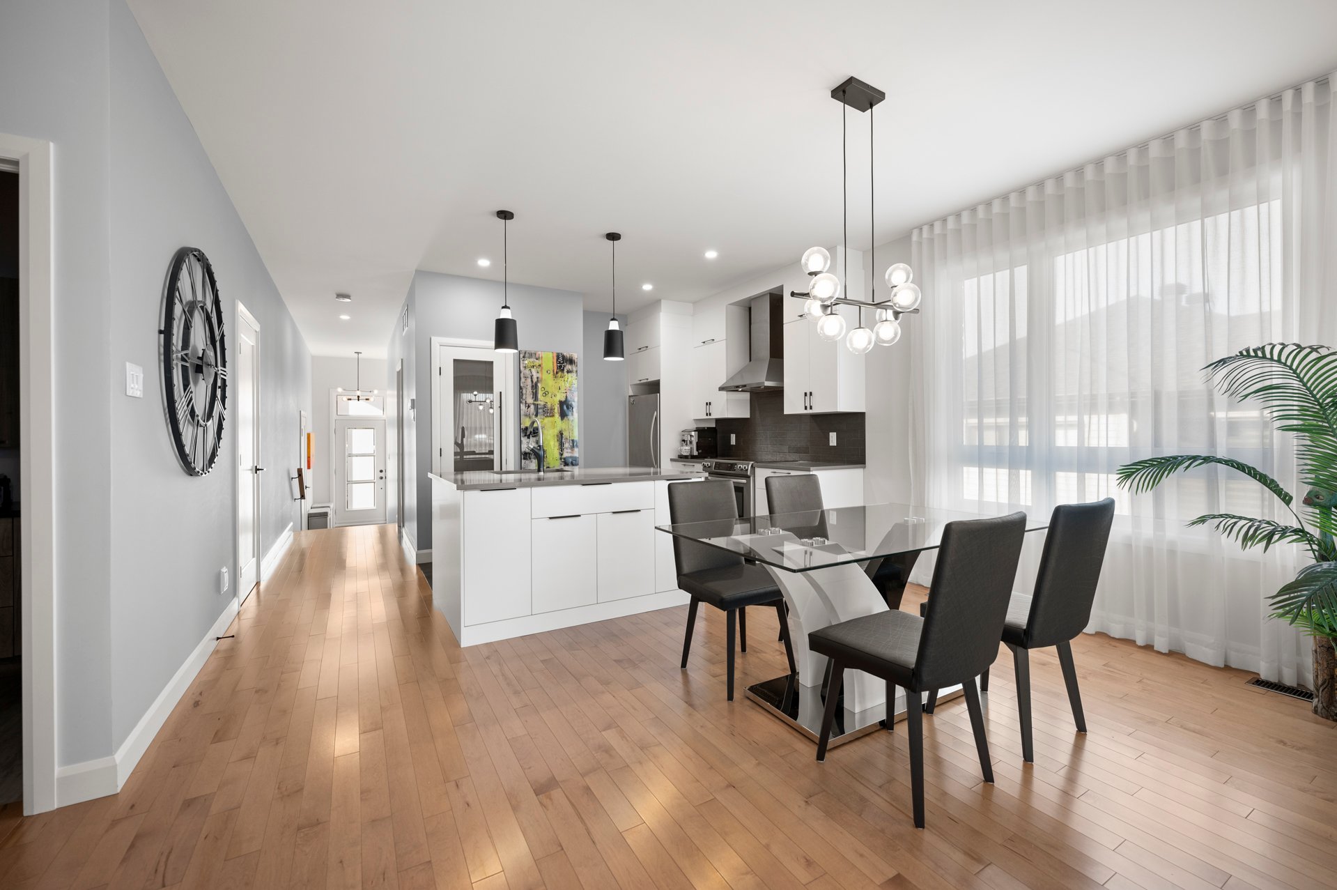 {"FR":"Salle familiale","EN":"Family room"}