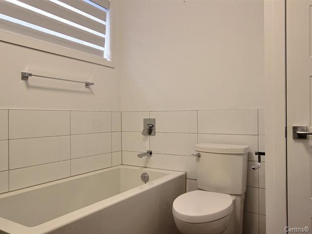 {"FR":"Salle de lavage","EN":"Laundry room"}