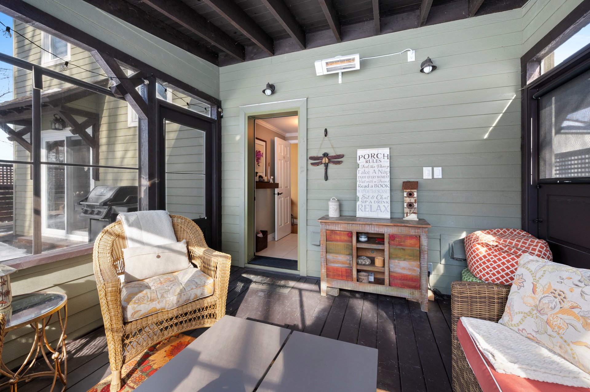 {"FR":"Salle familiale","EN":"Family room"}
