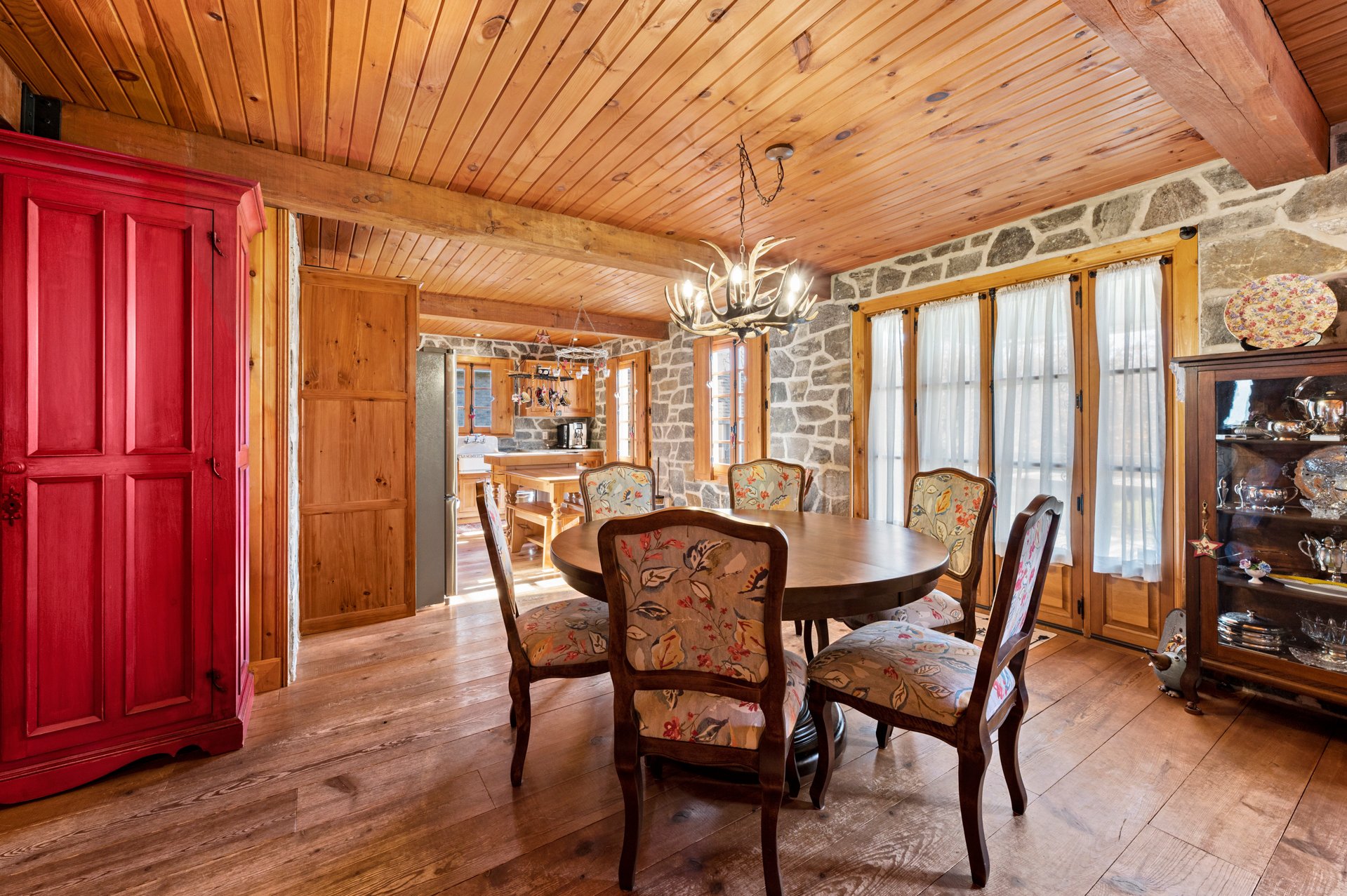 {"FR":"Salon","EN":"Living room"}