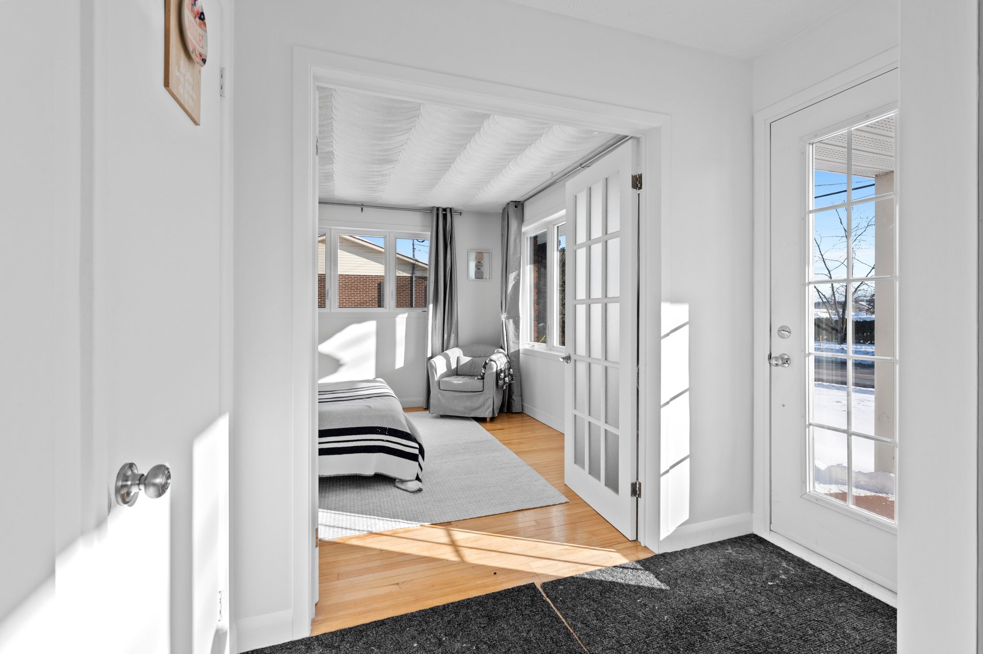 {"FR":"Hall d'entrée/Vestibule","EN":"Hallway"}