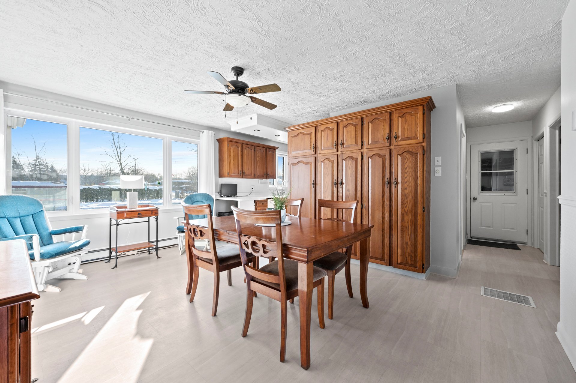 {"FR":"Salon","EN":"Living room"}