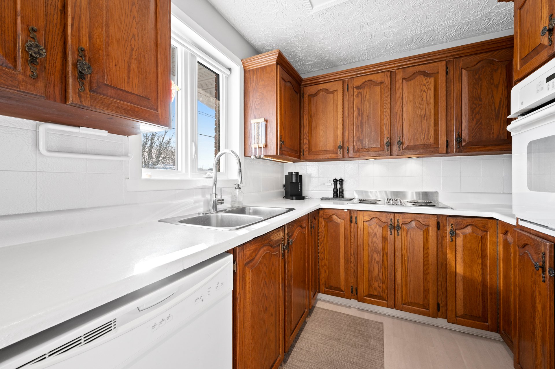 {"FR":"Salle familiale","EN":"Family room"}