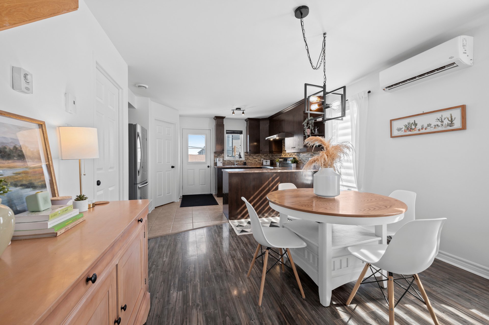 {"FR":"Salle familiale","EN":"Family room"}