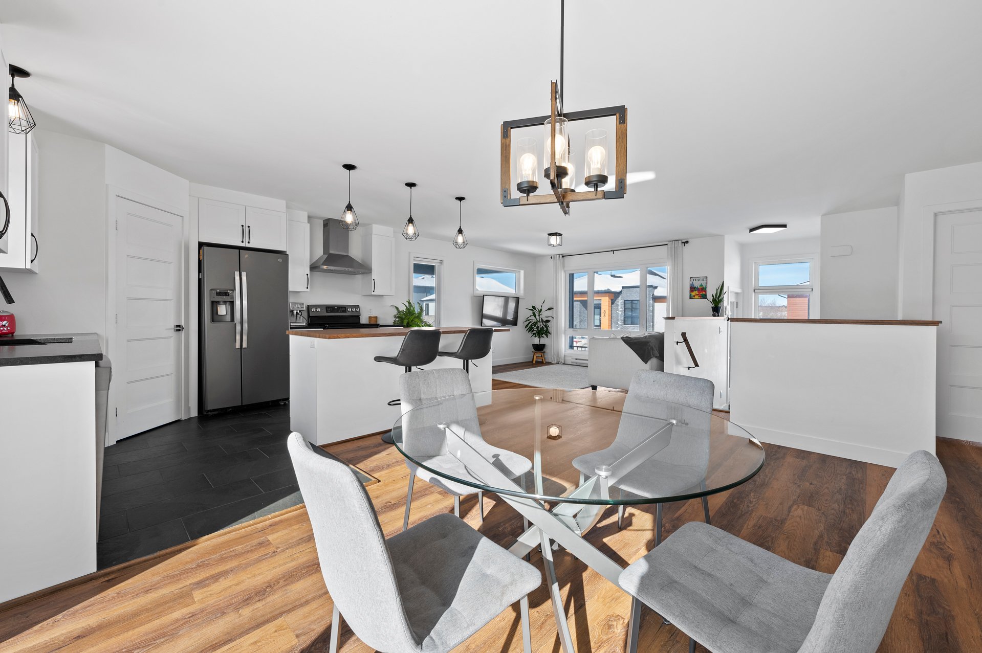 {"FR":"Salle familiale","EN":"Family room"}