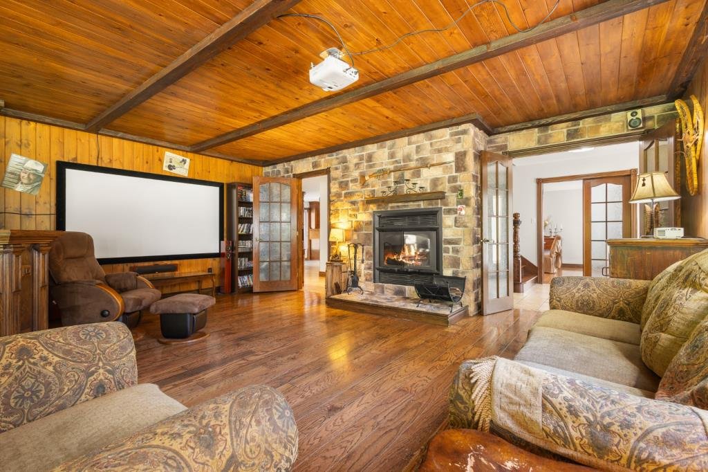 {"FR":"Salle familiale","EN":"Family room"}