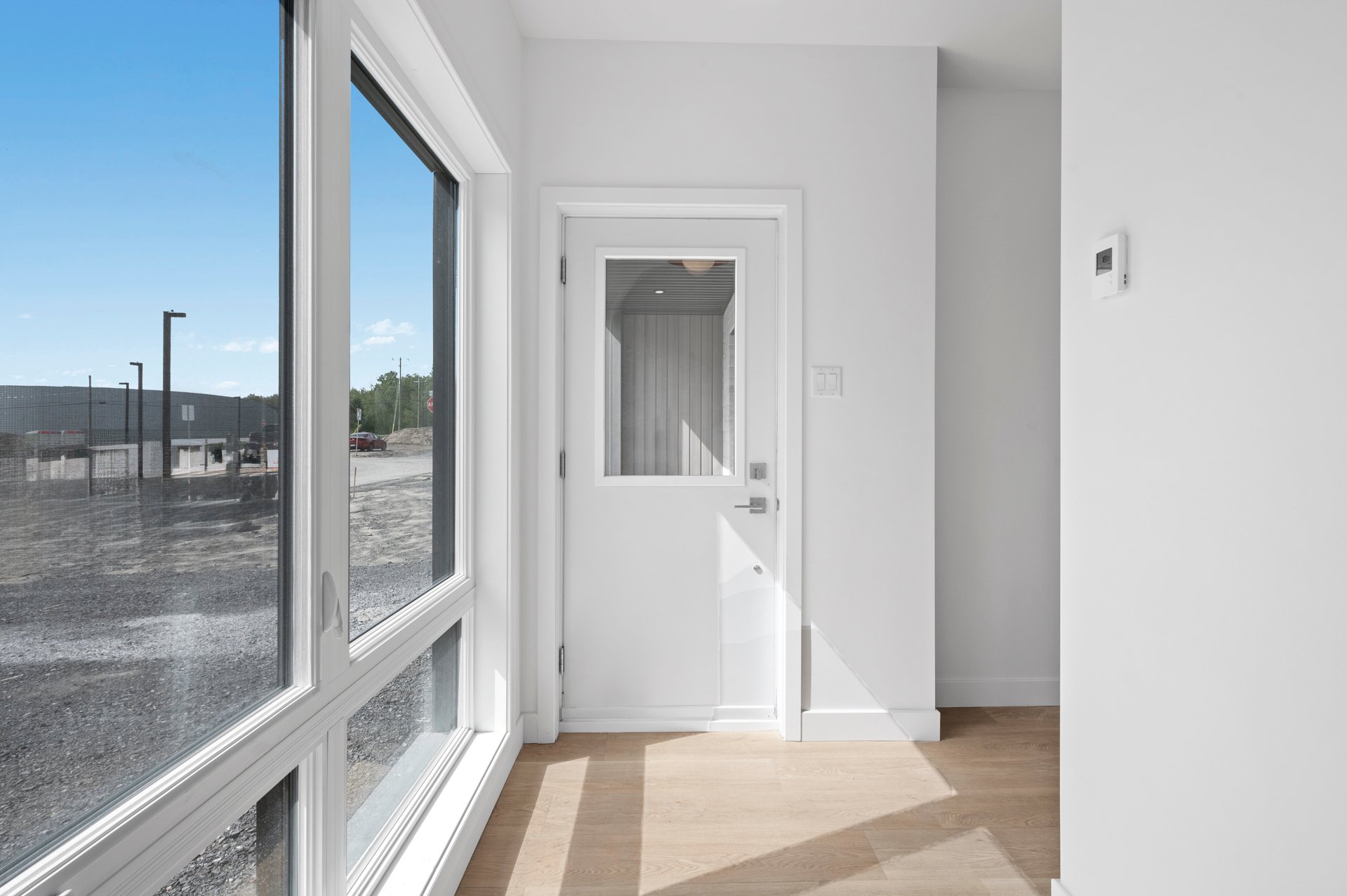 {"FR":"Hall d'entrée/Vestibule","EN":"Hallway"}
