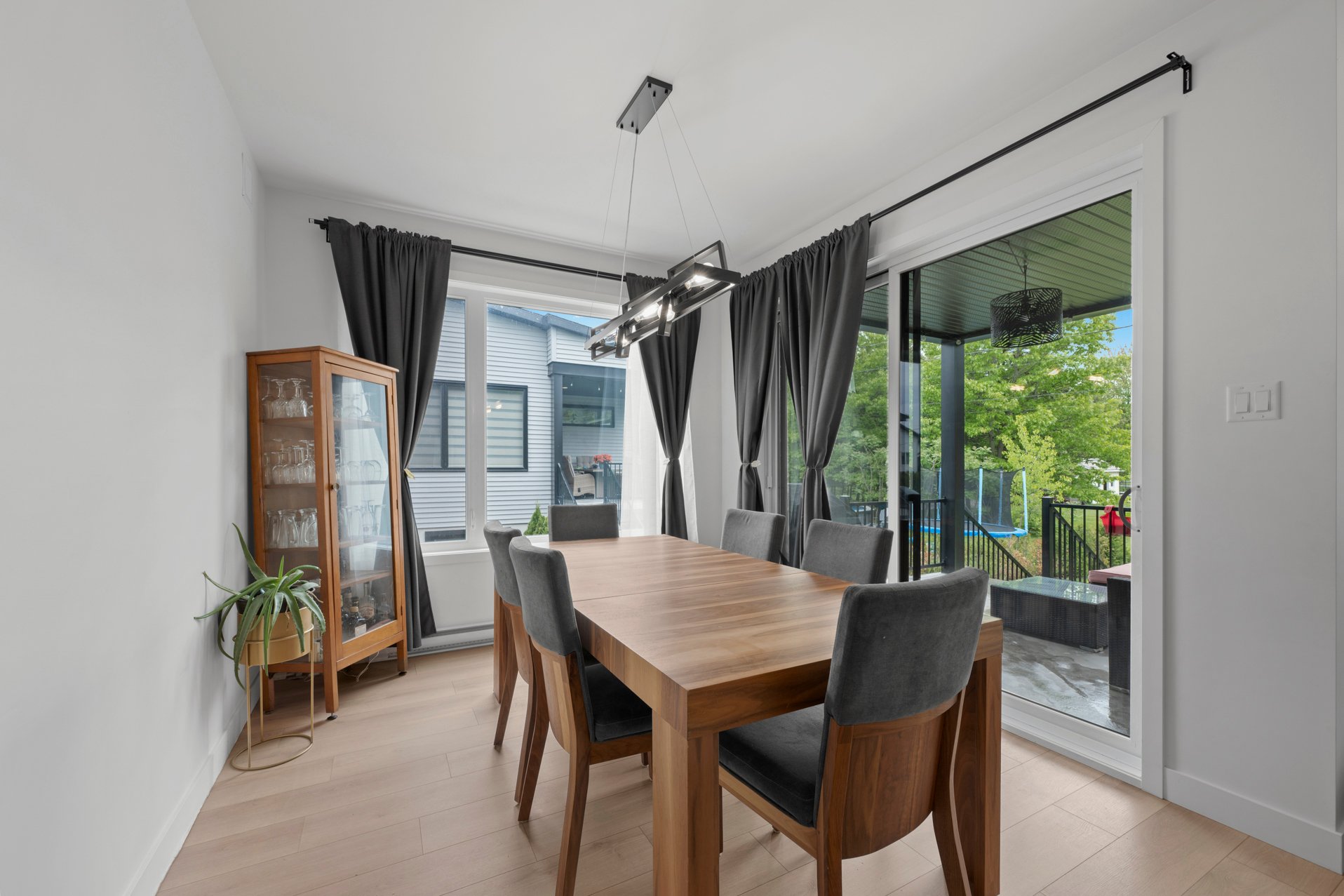 {"FR":"Chambre à coucher principale","EN":"Primary bedroom"}