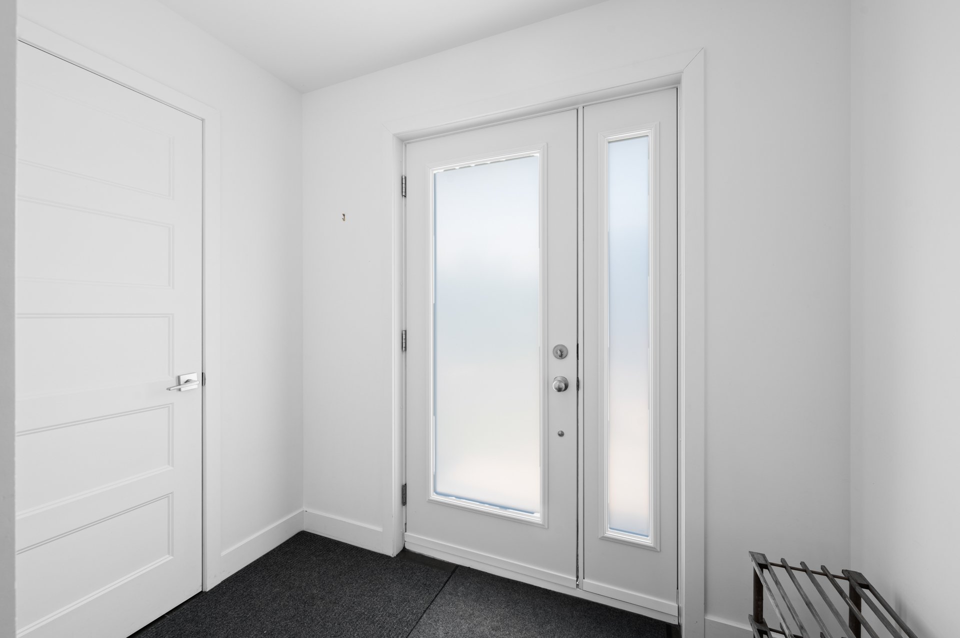 {"FR":"Hall d'entrée/Vestibule","EN":"Hallway"}
