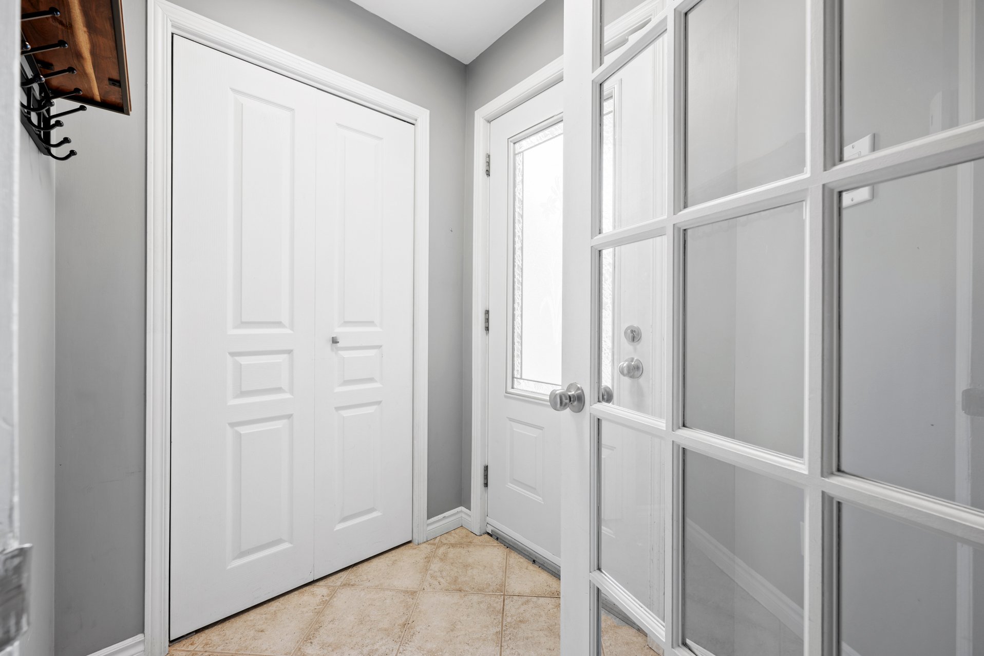 {"FR":"Hall d'entrée/Vestibule","EN":"Hallway"}