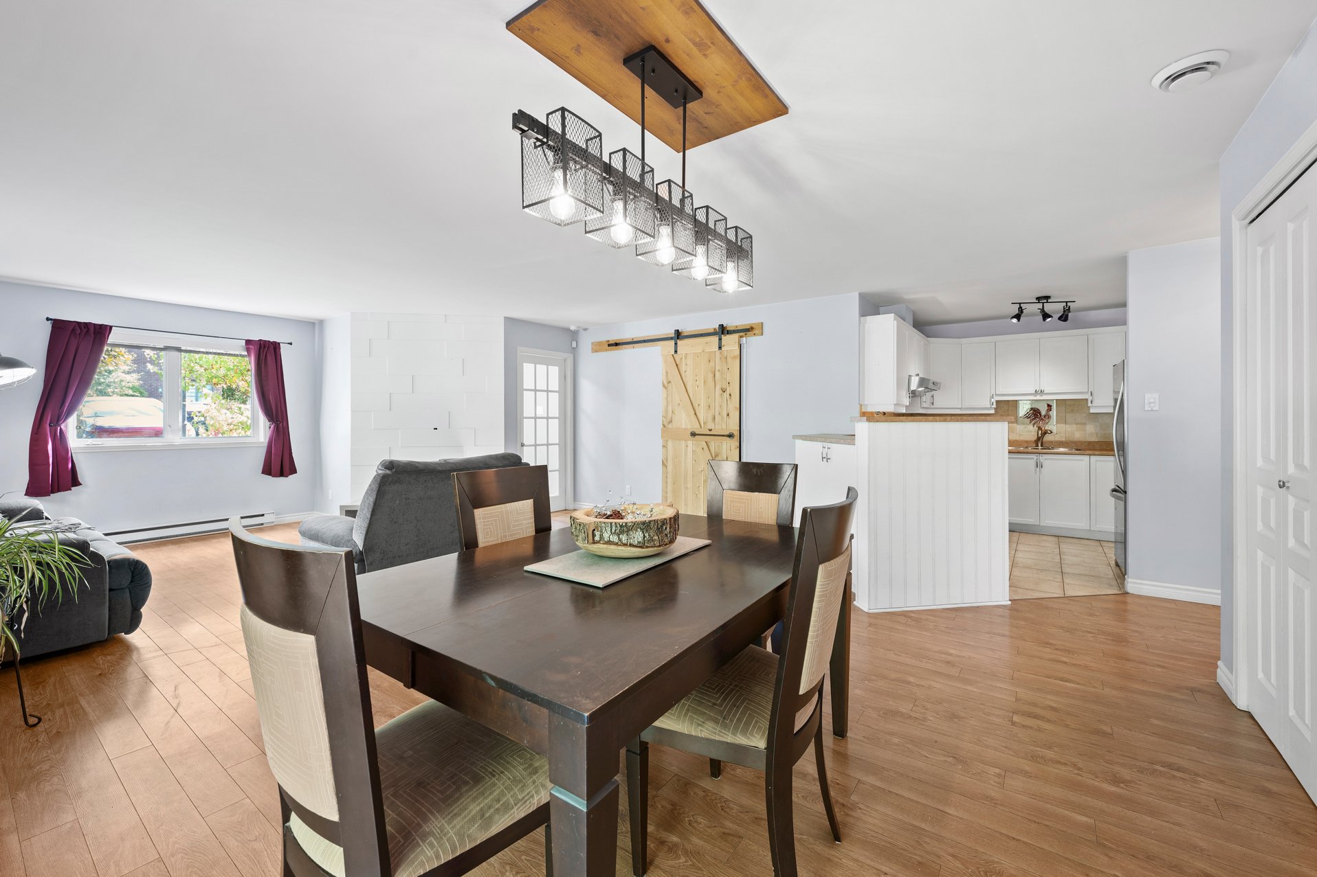 {"FR":"Salle à manger","EN":"Dining room"}