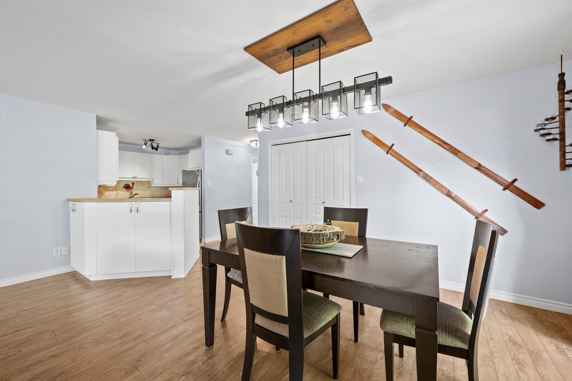{"FR":"Salon","EN":"Living room"}
