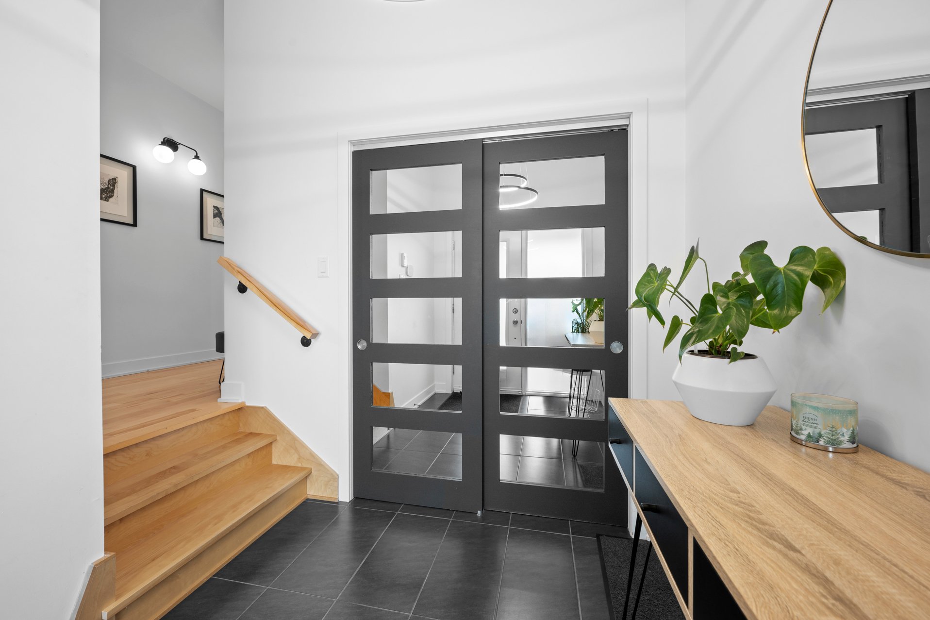 {"FR":"Hall d'entrée/Vestibule","EN":"Hallway"}