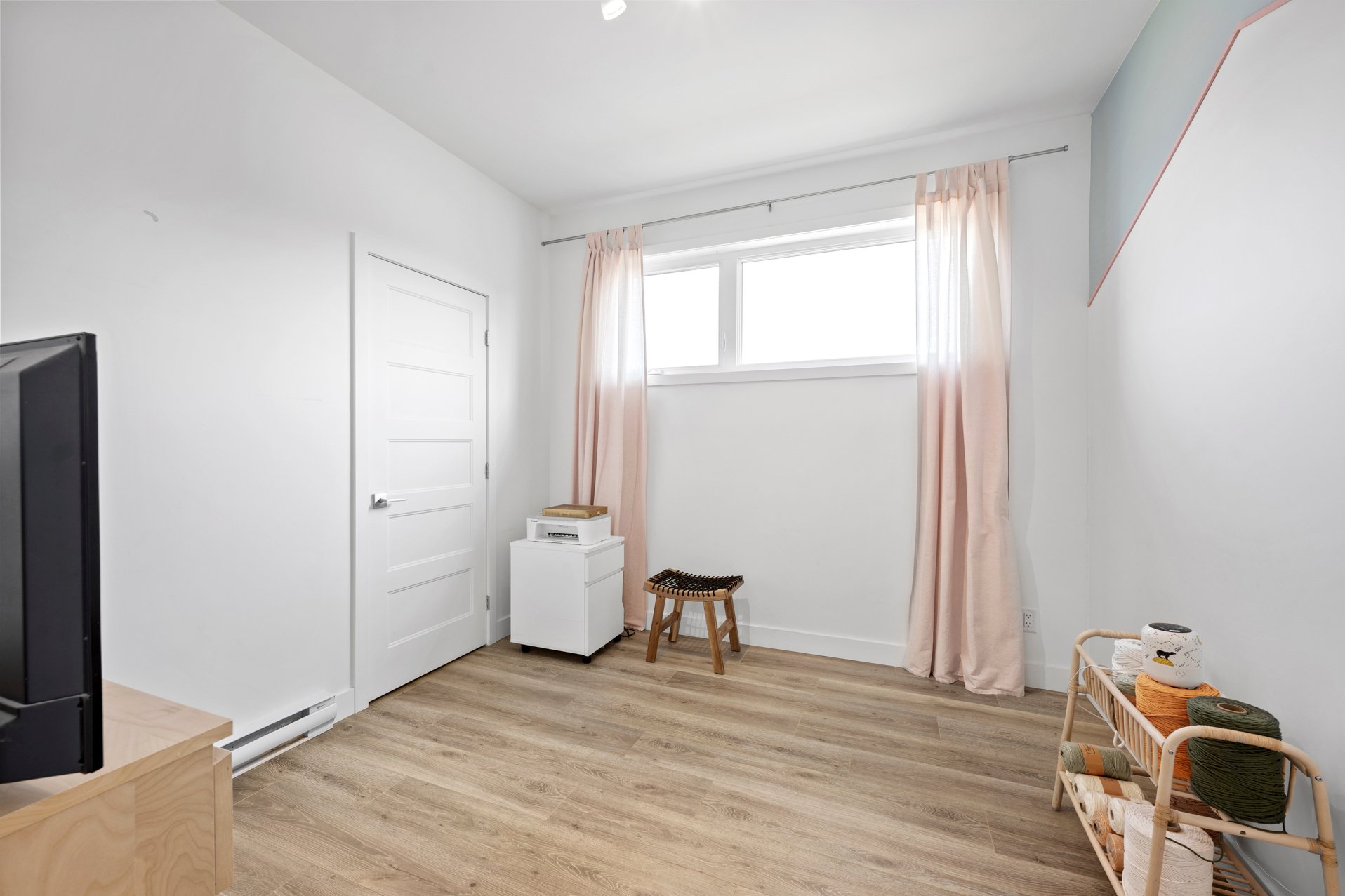 {"FR":"Salle familiale","EN":"Family room"}